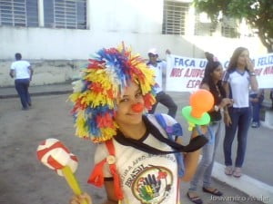 Alegria e solidariedade na campanha "Faça uma criança feliz", dos alunos do NEA do Lyceu.