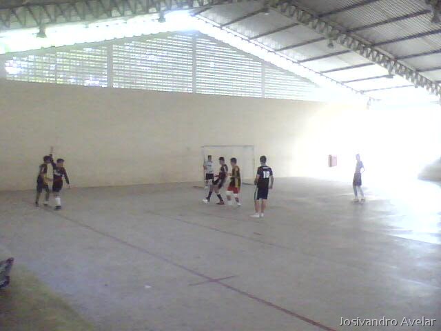 Jogo entre o 2º 29 e o 3º40. Vitória do time de preto por 2 a 1. Qual time de preto? quadra 201 thumb 5B38 5D