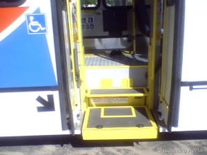 Elevador para embarque de cadeirantes.