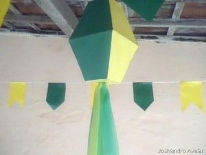 Balão decorativo para pendurar no teto do terraço. Fiz quatro desses.