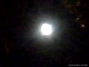 A visão da SuperLua do terraço de casa.