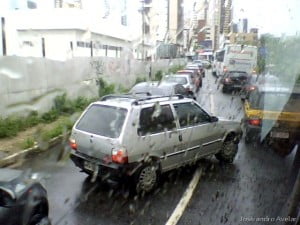 Engarrafamento em um ponto da cidade de João Pessoa.