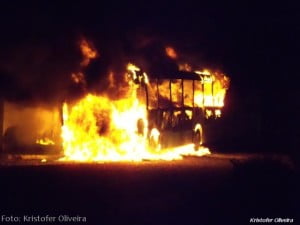 Ônibus em chamas da linha 101-Grotão.