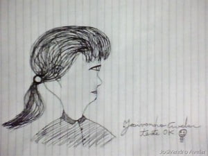 Menina de cabelos arrumados.