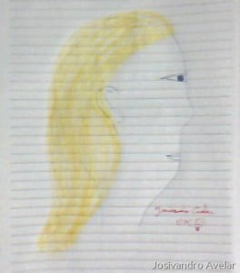 Uma bela face feminina loira.