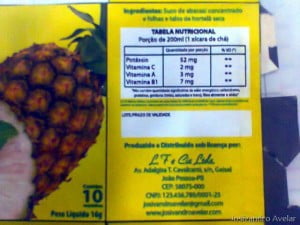 Parte direito da caixa do Chá Filipeia- Informações nutricionais e endereço fictício.