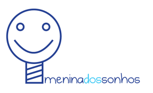Menina dos Sonhos, único logotipo do portfólio da Companhia Ideias que não usa a tipologia Candara como fonte principal. Usa a tipologia manuscrita Burst My Bubble.