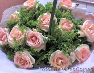 O primeiro buquê de flores que Thamires recebeu de Jaílton, em maio de 2009, quando entrou no ar o post "Uma história de amor da vida real".