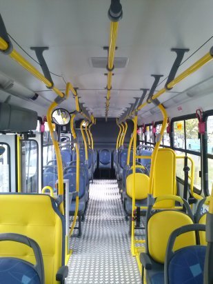 PARA A CIDADE E A RUA DO RIO 5 Interior de um dos ônibus da Santa Maria.