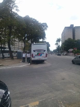 OS ÔNIBUS DE 2014- PARTE 4 6 Outra panorâmica da entrega, com foto do edifício do helicóptero.