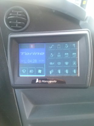 Os veículos do modelo Torino 2014 possuem esse painel de toque, por meio do qual o motorista controla toda a carroceria.