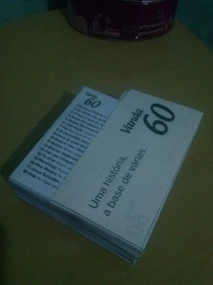 IDEIAS DE UM ANIVERSÁRIO- PARTE 2: LOUVOR DE AÇÃO DE GRAÇAS 8 Quem esteve no louvor recebeu o CD Louvores, acompanhado de um cartão, feito de papel sulfite de cor creme.
