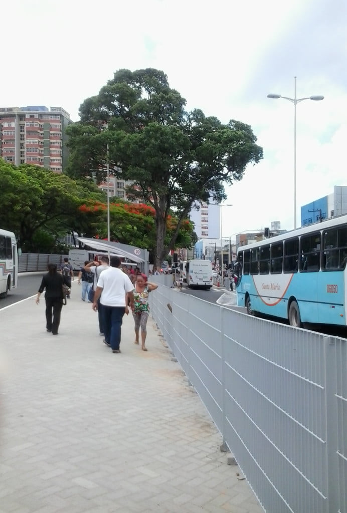 COMO ANDAM AS PARADAS DA LAGOA? 2 As paradas foram adequadas conforme algumas das reclamações mais feitas pelos passageiros, como sinalização, por exemplo.