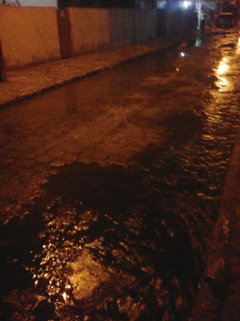 E a água desce a rua...