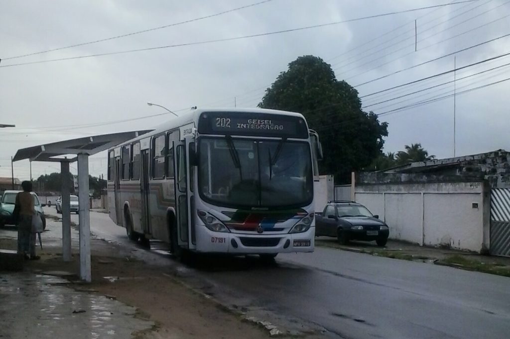 ANTES E DEPOIS DE UMA PARADA 6 A mesma parada acima em uso por um ônibus.