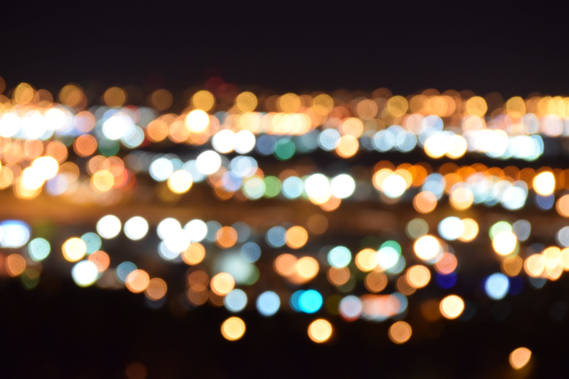 DESTAQUES DA MADRUGADA DE UMA SEGUNDA DE CARNAVAL 1 abstract background blur bokeh