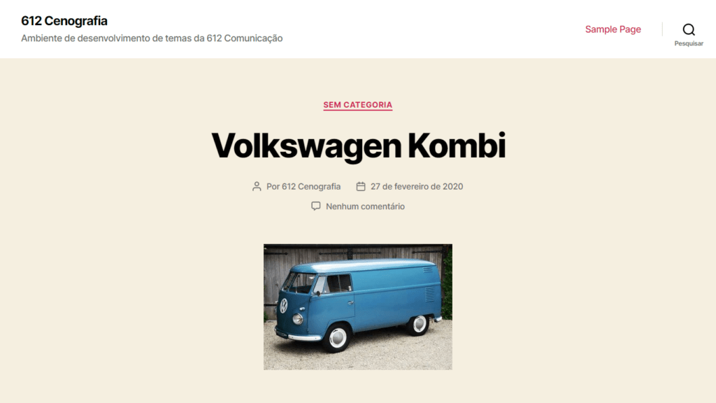 O aniversário das cobaias do blog 2 Print do site de cenografia da 612 Comunicação, exibindo uma foto de uma Kombi com o título "Volkswagen Kombi" acima. Fim da descrição.