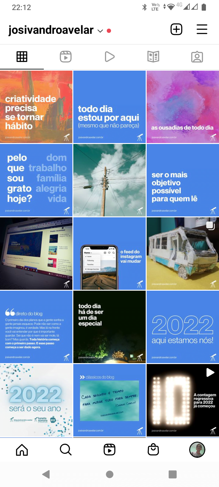 E se eu pudesse organizar o feed do Instagram? Um dia isso será possível 1 Meu feed no Instagram, com posts alternados entre imagens com fundo azul e posts com outros fundos e/ou fotográficos.