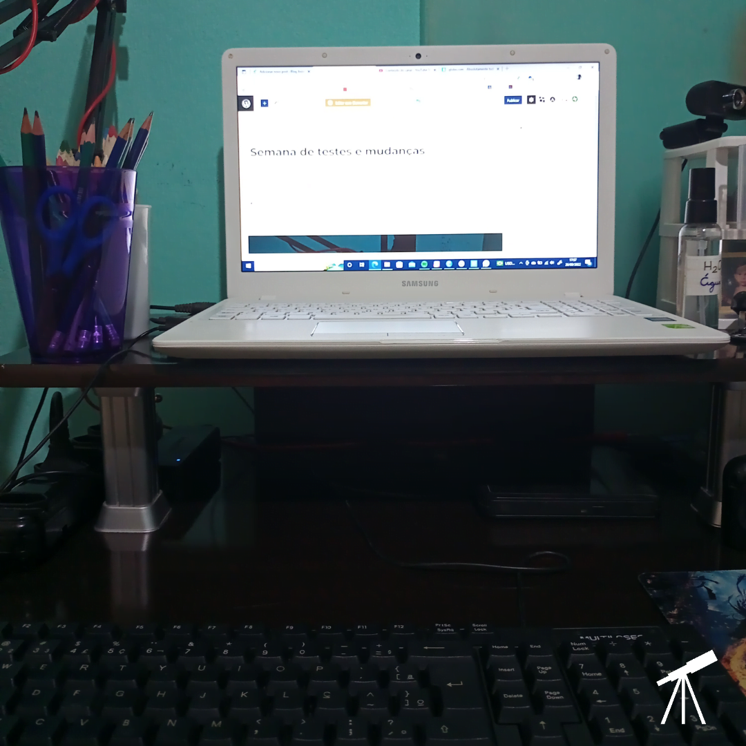Mais alto, bem mais alto... 2 Aqui o computador está no patamar superior, mais alto, mas ainda sem o suporte.