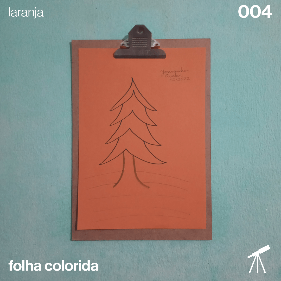 #FolhaLaranja - Pinheiro de Natal 1 Desenho de um pinheiro de Natal feito em uma folha de cor laranja.