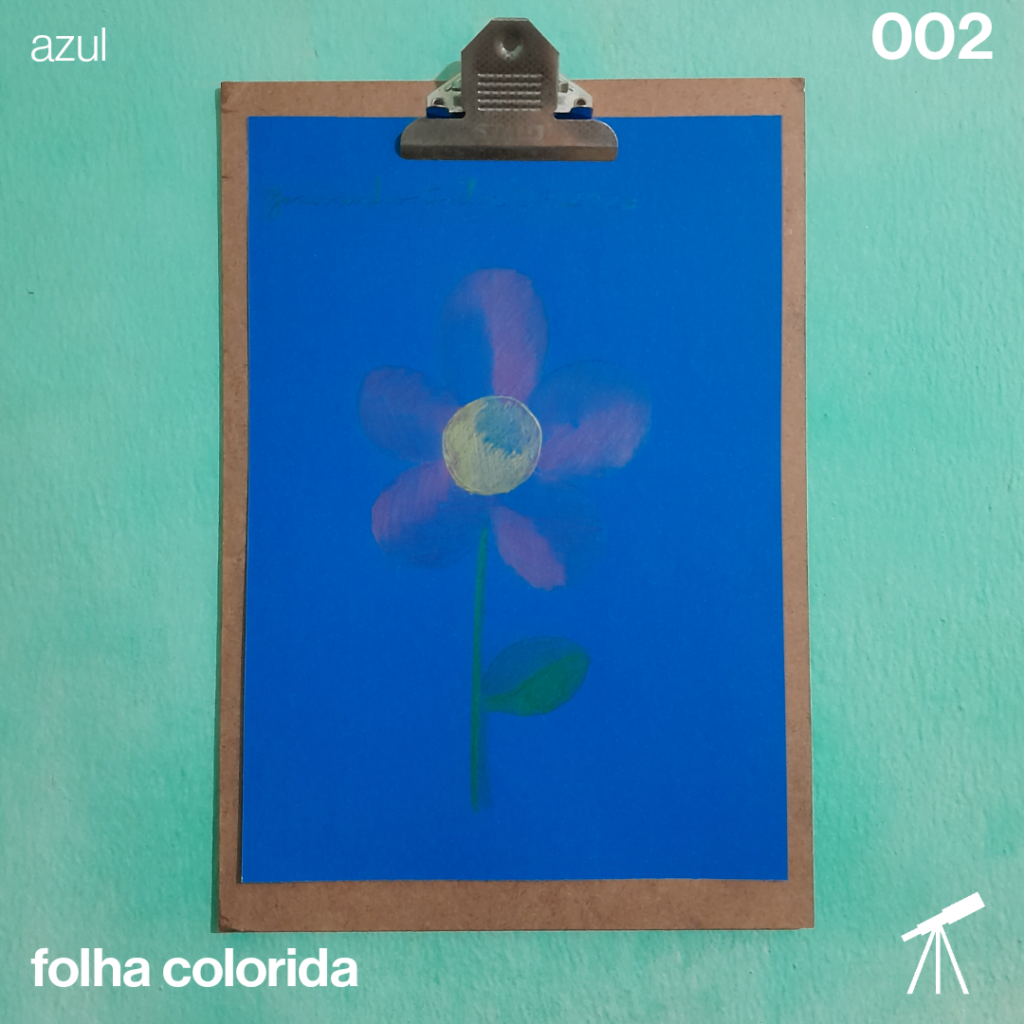 Desenho de uma flor na imensidão azul.