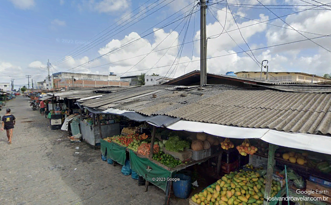 Agora, visão da Feira do Rangel para o lado da 14 de Julho, onde a feira "ultrapassa" seus limites.