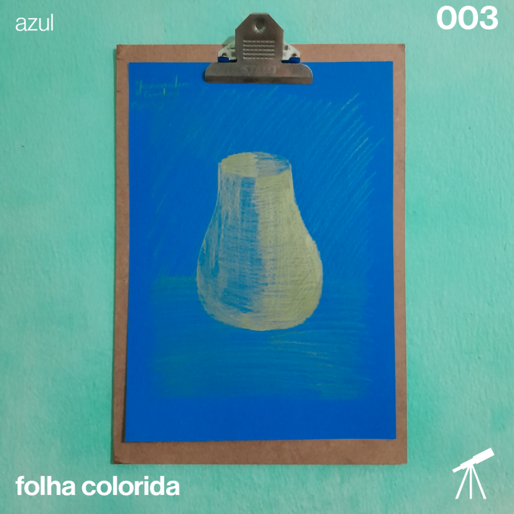 #FolhaAzul - Vaso de ouro 1 Desenho de um vaso de ouro em uma folha de cor azul.