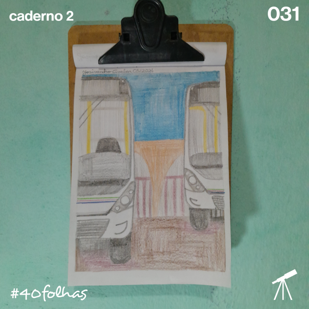 #40folhas caderno 2 - 031: Passagem 1 Desenho de dois ônibus cortados pela metade, sendo um em cada lado, tendo atrás um prédio que remete a fachada do Estádio Almeidão. Os ônibus estão em um chão de barro, sobre um céu azul.