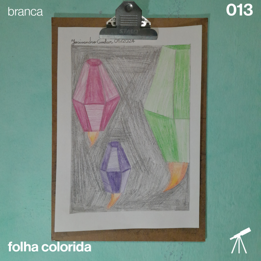 #FolhaBranca 013 - Balões coloridos 1 Balões coloridos, de cores magenta, roxo e verde, numa noite de festa junina.