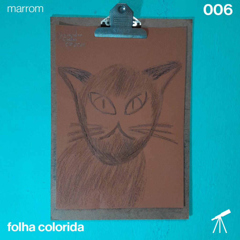 #FolhaMarrom 006 - Gato 1 Desenho de um gato em uma folha de cor marrom.