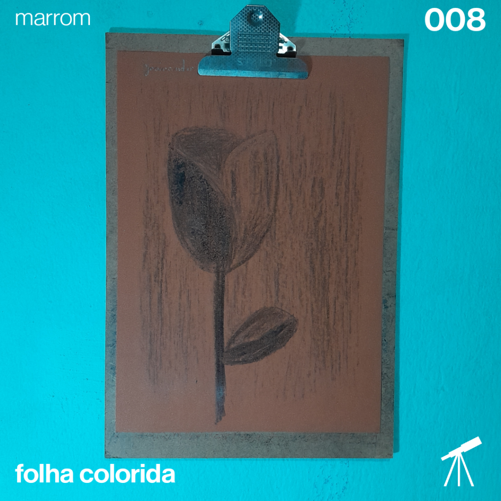#FolhaMarrom 008 - Rosa 1 Desenho de uma rosa que eu fiz com giz de cera de cor preta em uma folha marrom.