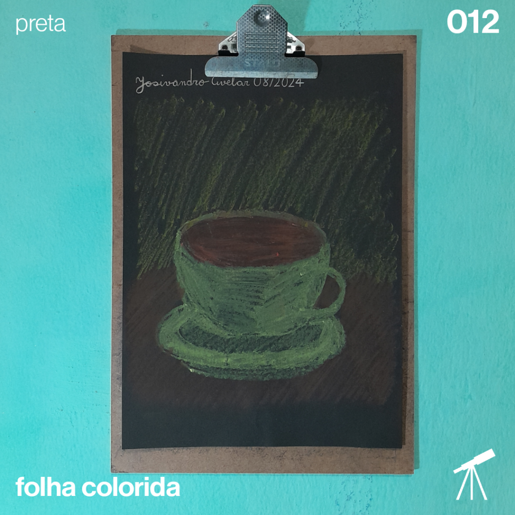 #FolhaPreta 012 - Um momento para um café 1 Um momento para um café em uma xícara amarela, sobre uma mesa em tom de marrom, em uma parede em tons de amarelo, desenhado em uma folha de cor preta.