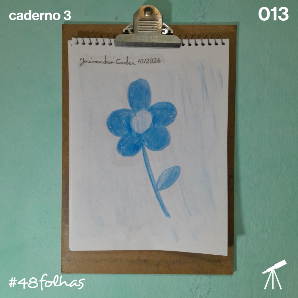 Flor azul, desenhada com tocos de giz de cera.