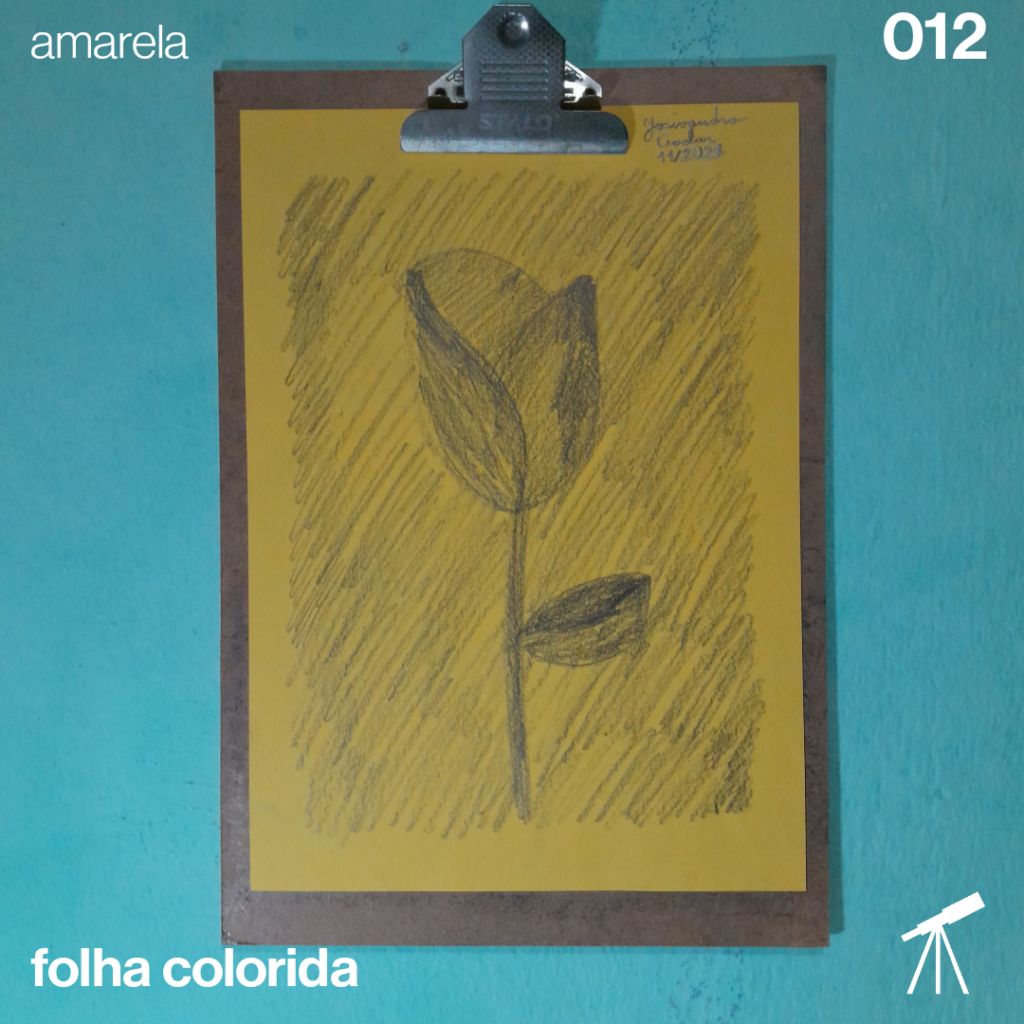 #FolhaAmarela 012 - Rosa monocromática 1 Rosa monocromática desenhada com lápis grafite 6B sobre folha de cor amarela.