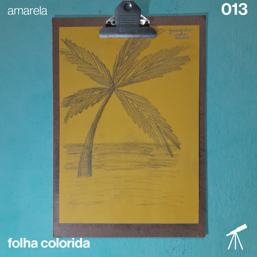 #FolhaAmarela 013 - O verão está logo ali 1 Desenho de um coqueiro em uma praia, feito com lápis grafite sobre uma folha de cor amarela, para lembrar que o verão está logo ali.