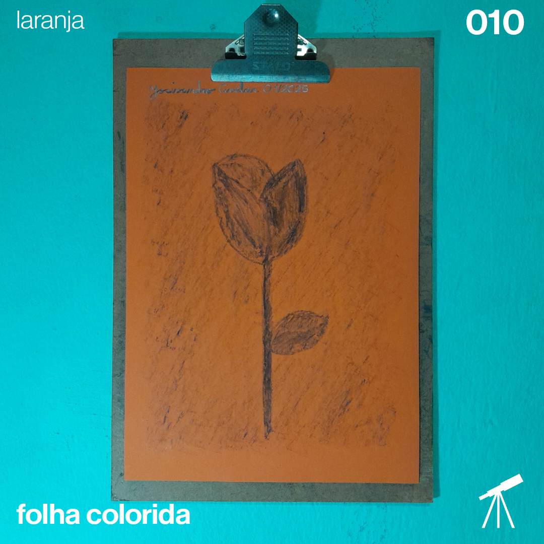 #FolhaLaranja 010 - Somente mais uma rosa 1 Somente mais uma rosa, desenhada com giz de cera de cor preta em uma folha laranja.