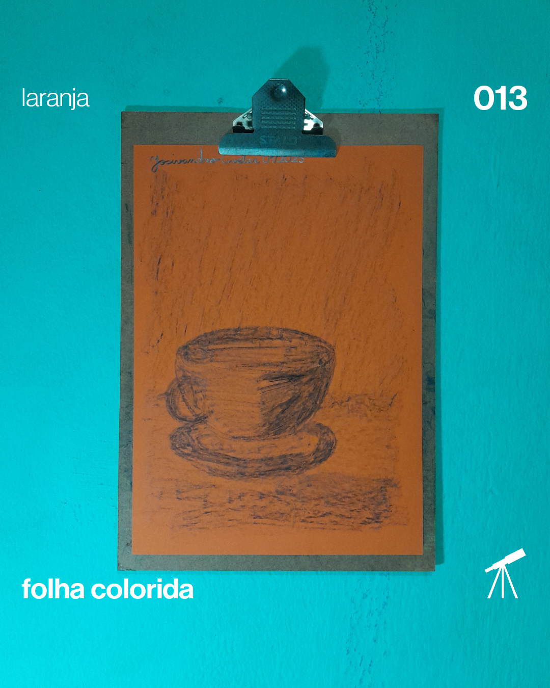 #FolhaLaranja 013 - Aroma de café 1 Xícara de café desenhada com giz de cera de cor preta. Sinta o aroma de café.