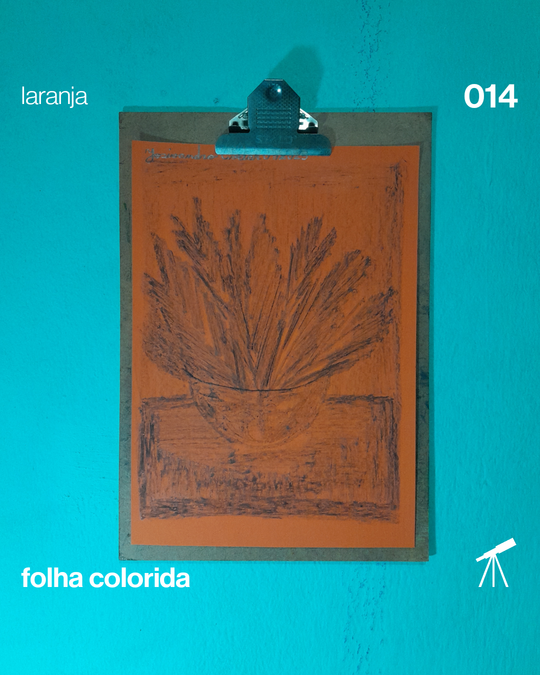 #FolhaLaranja 014 - Planta ornamental 1 Desenho de uma planta ornamental em uma folha de cor laranja.