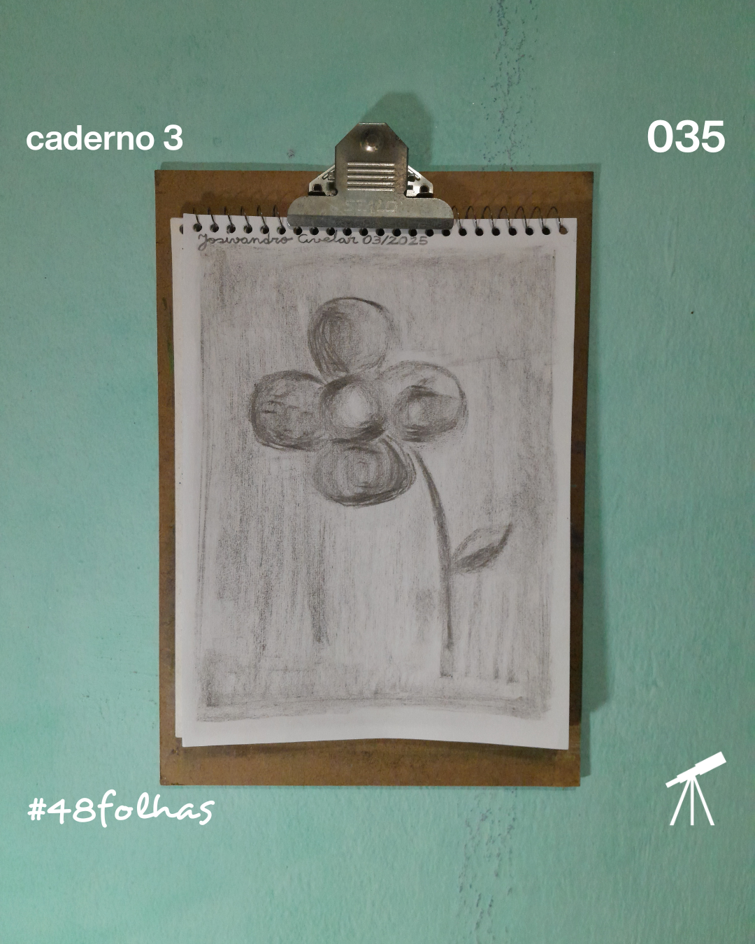 #48folhas caderno 3 - 035: Flor monocromática 1 Flor monocromática, desenhada com giz de cera de cor preta.