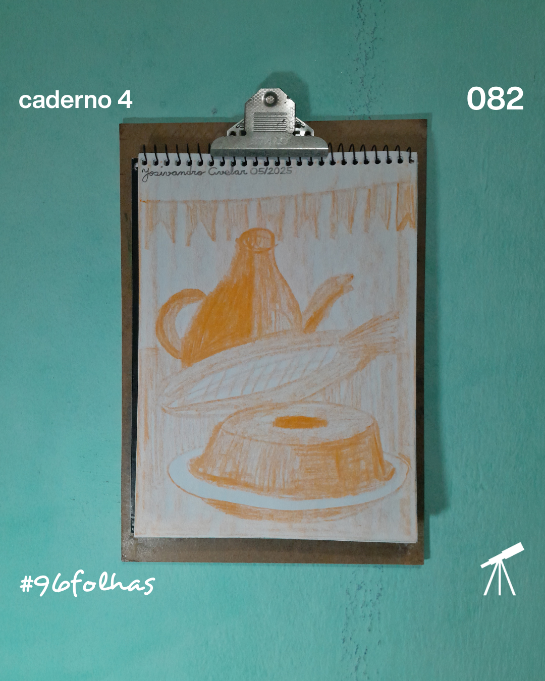 #96folhas caderno 4 - 082: Comidas típicas 1 Comidas típicas servidas na mesa: um bule com café, milho, bolo, tudo desenhado com giz de cera de cor laranja.